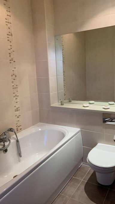 3 Bedroom Penthouse Apartment In Larne Esterno foto