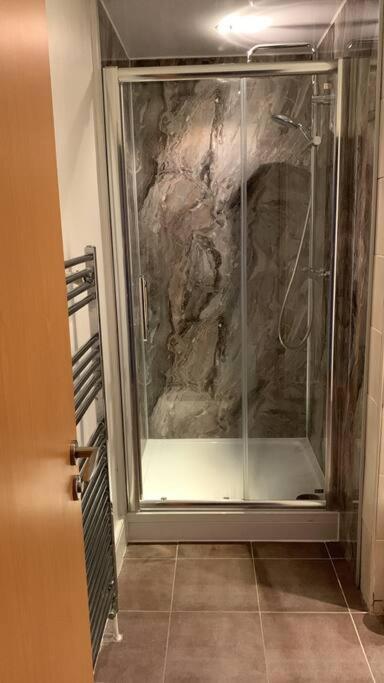 3 Bedroom Penthouse Apartment In Larne Esterno foto
